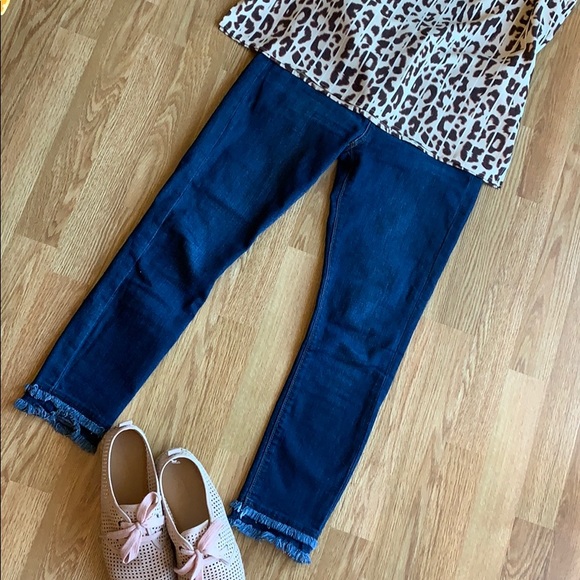 NWOT  fringe hem crops - Picture 7 of 8